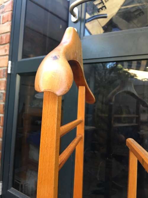 BEAUTIFUL BEECHWOOD DUMB VALET ON CASTORS