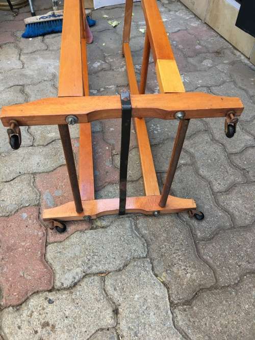 BEAUTIFUL BEECHWOOD DUMB VALET ON CASTORS