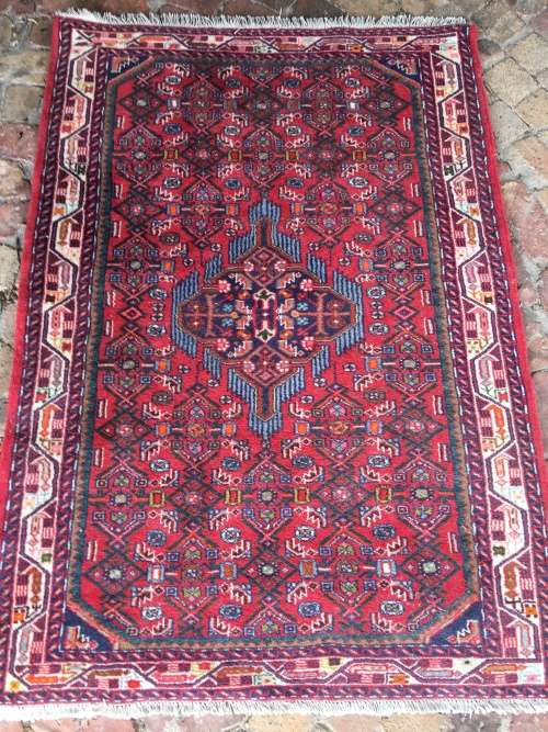 GORGEOUS HAND KNOTTED PERSIAN CARPET IN EXCELLENT CONDITION