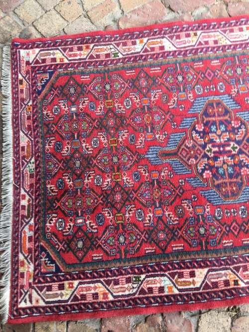 GORGEOUS HAND KNOTTED PERSIAN CARPET IN EXCELLENT CONDITION