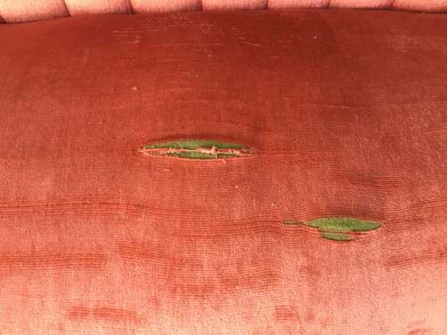 Incredible vintage button back Queen Anne Sofa in lovely condition