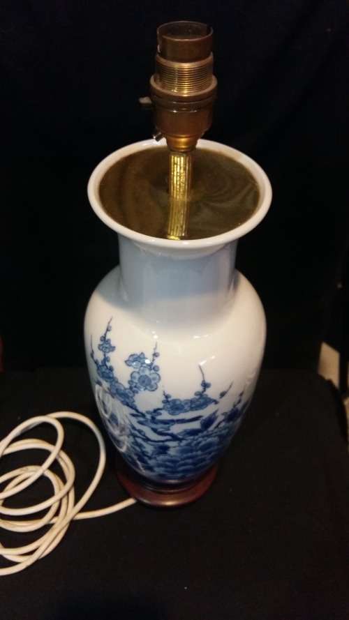 Stunning Oriental Blue and White Porcelain Lamp on carved wooden Base.