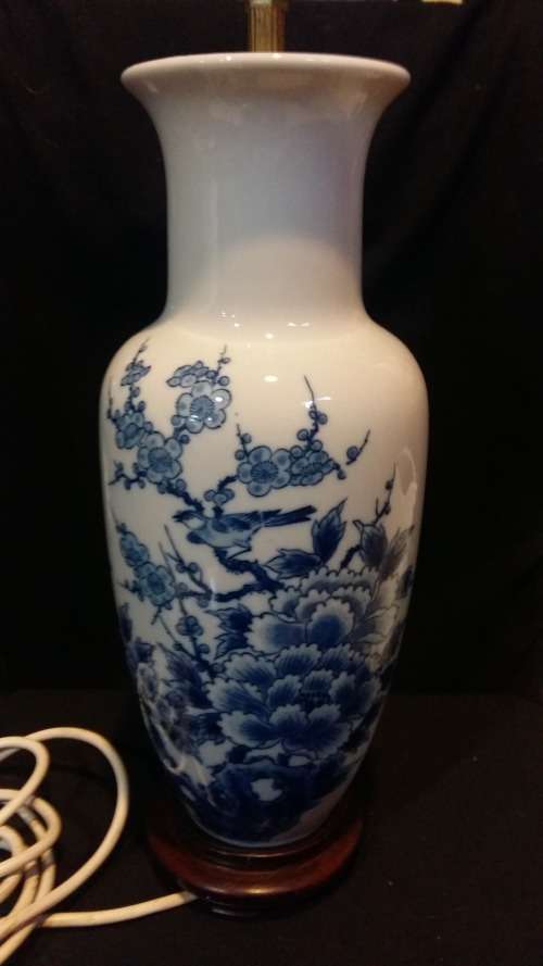 Stunning Oriental Blue and White Porcelain Lamp on carved wooden Base.
