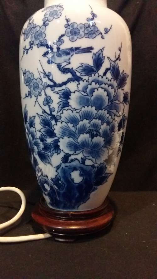 Stunning Oriental Blue and White Porcelain Lamp on carved wooden Base.