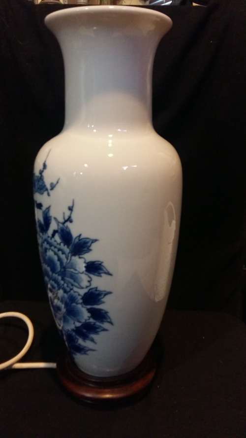 Stunning Oriental Blue and White Porcelain Lamp on carved wooden Base.