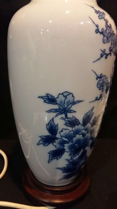 Stunning Oriental Blue and White Porcelain Lamp on carved wooden Base.