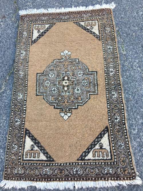 Stunning Vintage Brown Persian Rug. 144cm x 84cm