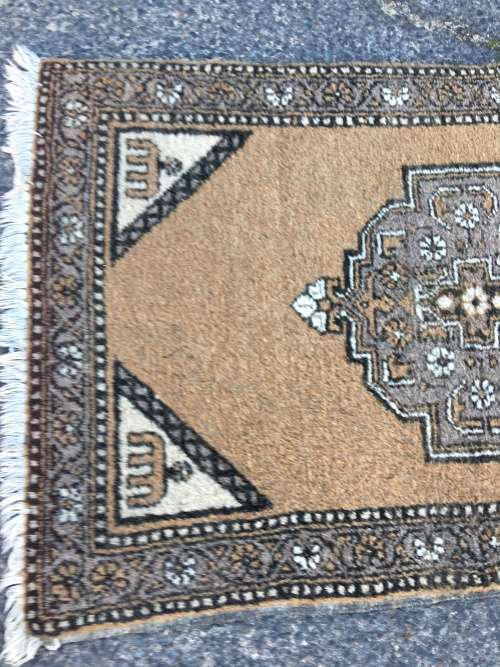 Stunning Vintage Brown Persian Rug. 144cm x 84cm