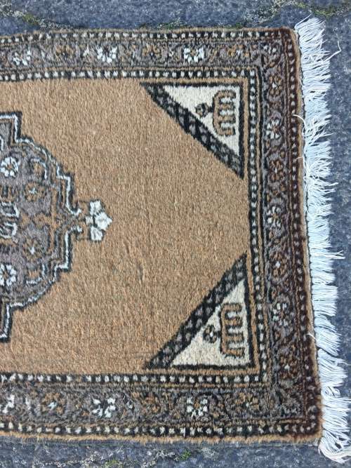 Stunning Vintage Brown Persian Rug. 144cm x 84cm