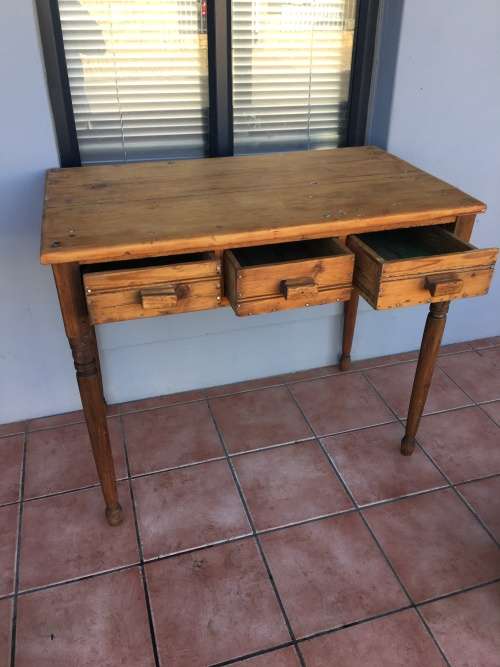 WOW !!! STUNNING ANTIQUE ORIGIN PINE THREE DRAWER TABLE/ SERVER