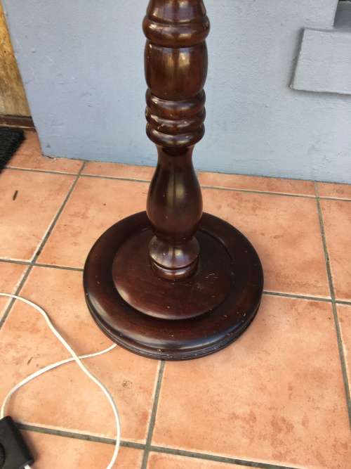 WOW !!!! STUNNING MAHOGANY BARLEY TWIST STANDING LAMP WITH A CLASSIC SHADE