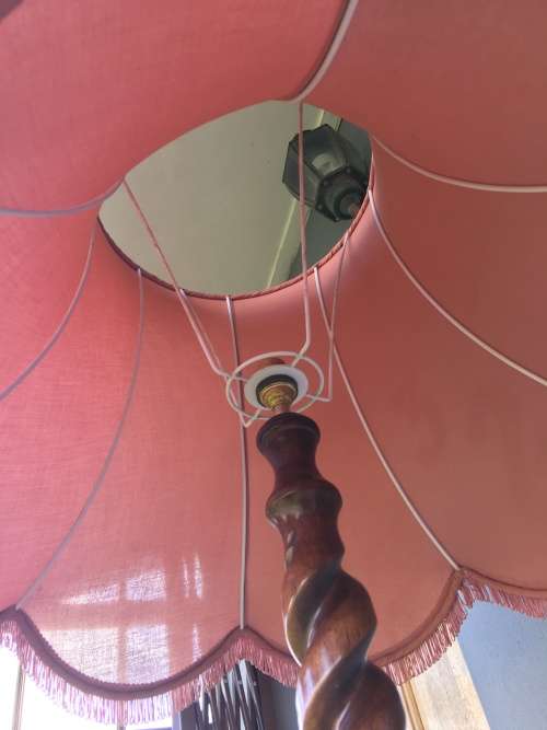 WOW !!!! STUNNING MAHOGANY BARLEY TWIST STANDING LAMP WITH A CLASSIC SHADE