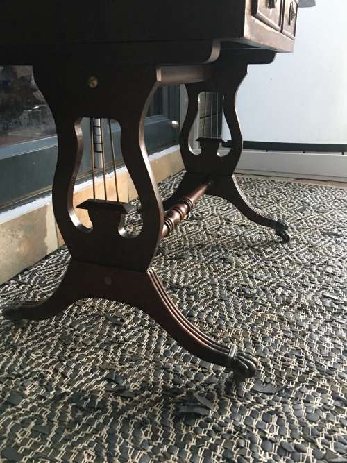 WOW !! ANTIQUE LEATHER INLAID 2 DRAWER MAHOGANY DROPSIDE TABLE ON CASTORS