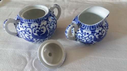 Vintage Oriental Blue and white Creamer and sugar pot. Collectible Porcelain.