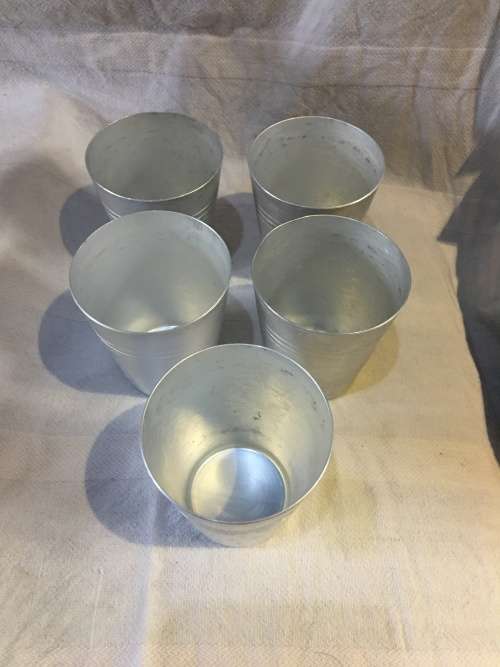 FANTASTIC SET OF 5 ALUMINIUM DRINKING CUPS IN A FAUX LEATHER CONTAINER