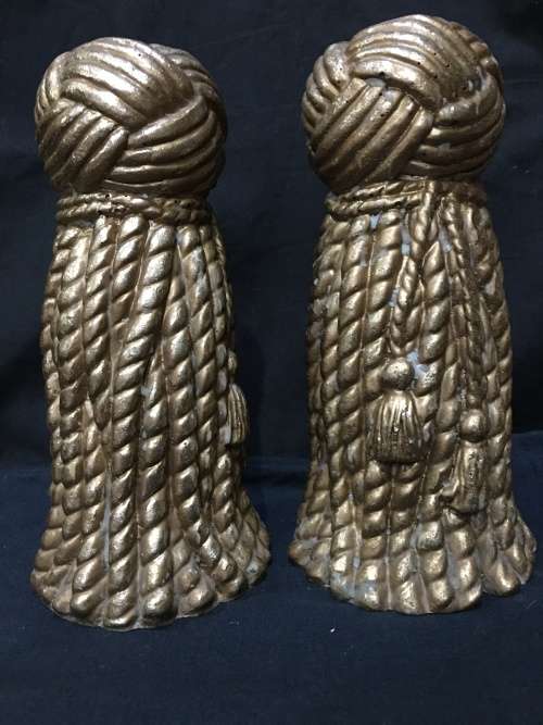 STUNNING HEAVY PAIR OF CANDLE STICKS IN A LOVELY GOLD DETAIL MADE TO RESEMBLE TIE BACKS