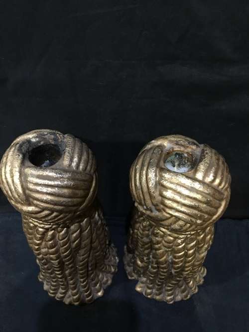 STUNNING HEAVY PAIR OF CANDLE STICKS IN A LOVELY GOLD DETAIL MADE TO RESEMBLE TIE BACKS