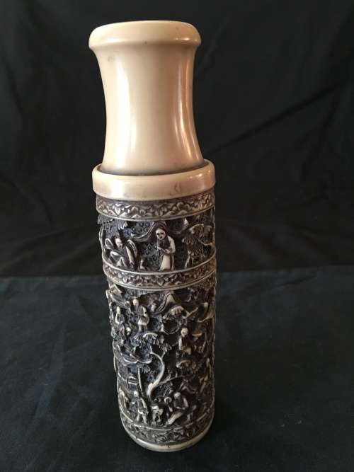 WOW !!! A STUNNING VINTAGE HEAVILY CARVED FAUX IVORY CHINESE VASE