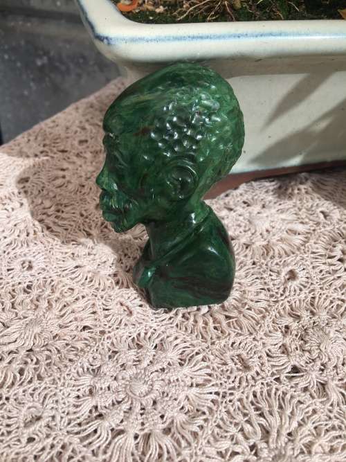WOW !! STUNNING MALACHITE BUST OF AN AFRICAN  MAN WITH A CARVED STONE FROG