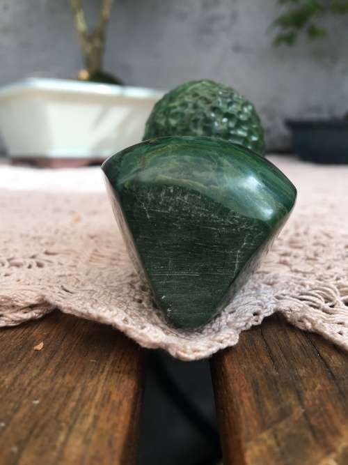 WOW !! STUNNING MALACHITE BUST OF AN AFRICAN  MAN WITH A CARVED STONE FROG