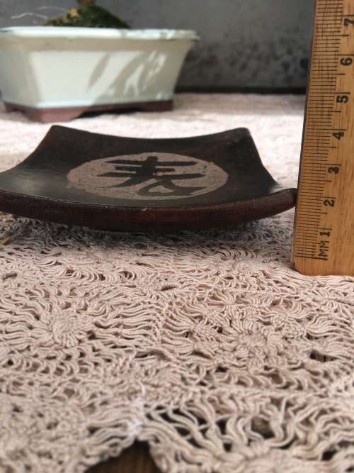 WOW !!! ABSOLUTELY STUNNING SQUARE VINTAGE ORIENTAL SUSHI PLATE WITH RAISED CORNERS  AND CALLIGRAPHY