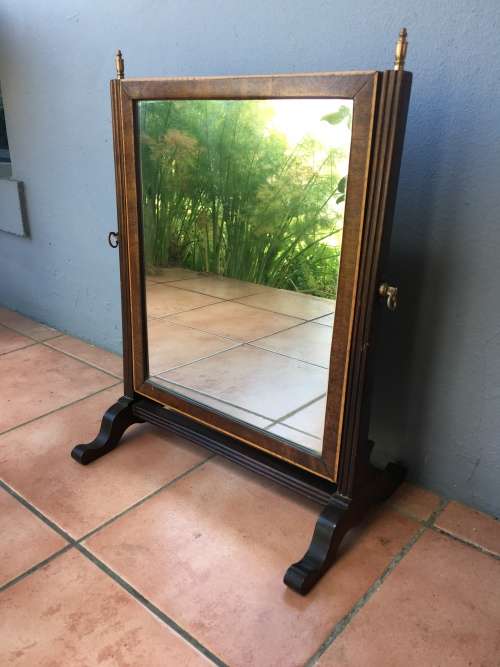 STUNNING ANTIQUE VICTORIAN MAHOGANY INLAID SHAVING MIRROR WITH BRASS FINIALS AND DETAILING