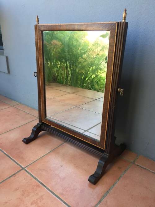 STUNNING ANTIQUE VICTORIAN MAHOGANY INLAID SHAVING MIRROR WITH BRASS FINIALS AND DETAILING