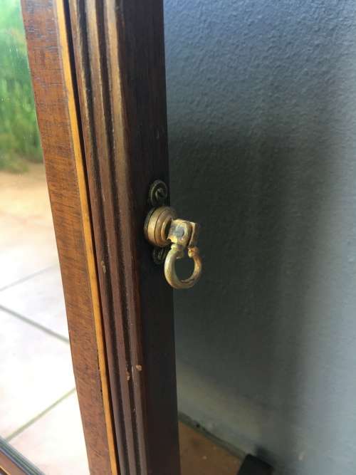 STUNNING ANTIQUE VICTORIAN MAHOGANY INLAID SHAVING MIRROR WITH BRASS FINIALS AND DETAILING