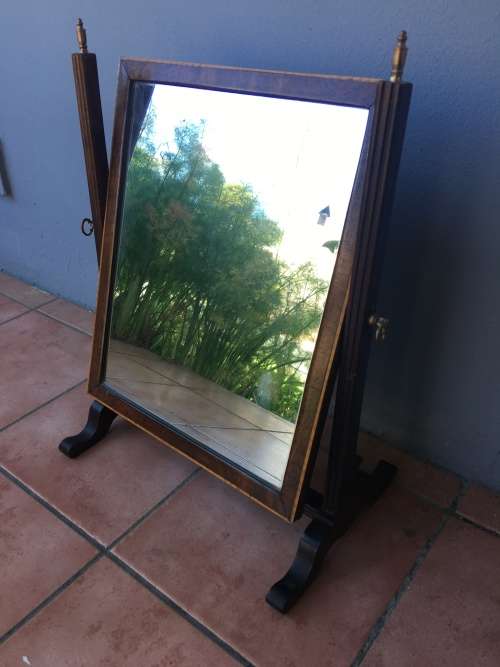 STUNNING ANTIQUE VICTORIAN MAHOGANY INLAID SHAVING MIRROR WITH BRASS FINIALS AND DETAILING