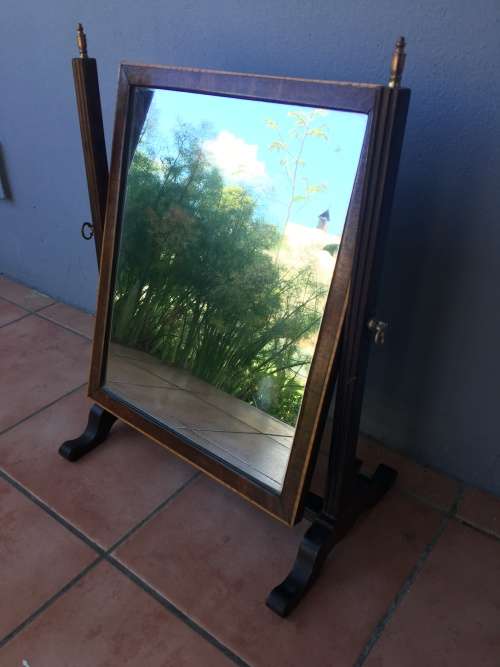 STUNNING ANTIQUE VICTORIAN MAHOGANY INLAID SHAVING MIRROR WITH BRASS FINIALS AND DETAILING