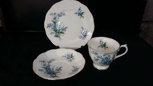 Beautiful Vintage Royal Albert "FORGET ME NOT" Trio c1950s