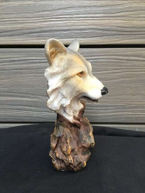 WOW !!!! ABSOLUTELY AMAZING RESIN SCULPTURE OF A WOLFS HEAD IN EXCELLENT CONDITION