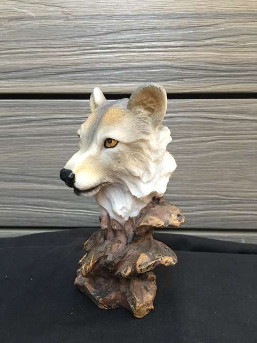 WOW !!!! ABSOLUTELY AMAZING RESIN SCULPTURE OF A WOLFS HEAD IN EXCELLENT CONDITION