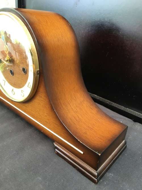 WOW !!! STUNNING MAHOGANY CASED FRANZ HERMLE MANTLE CLOCK WITH THE KEY IN PERFECT WORKING ORDER