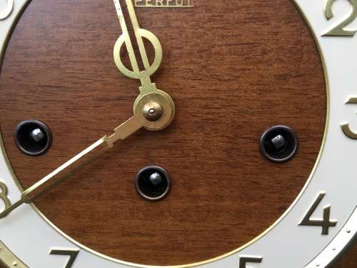 WOW !!! STUNNING MAHOGANY CASED FRANZ HERMLE MANTLE CLOCK WITH THE KEY IN PERFECT WORKING ORDER