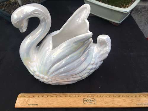 WOW !!! STUNNING LARGE CERAMIC MOTHER OF PEARL FINISH DECORATIVE SWAN / VASE