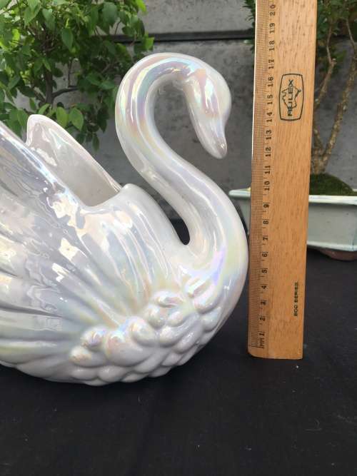 WOW !!! STUNNING LARGE CERAMIC MOTHER OF PEARL FINISH DECORATIVE SWAN / VASE