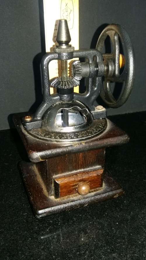 Beautiful Vintage Wooden Pepper Mill/Grinder