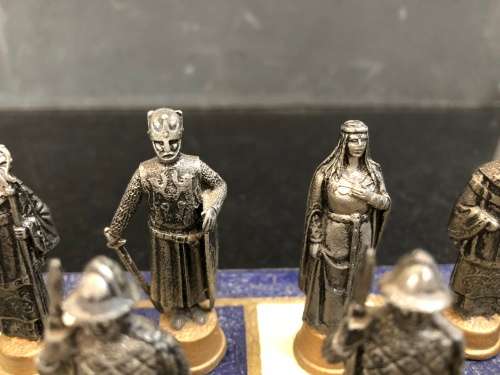 WOW !!! FANTASTIC VINTAGE CAST LEAD CRUSADES THEMED CHESS SET WITH A MATCHING WOODEN CHESS BOARD
