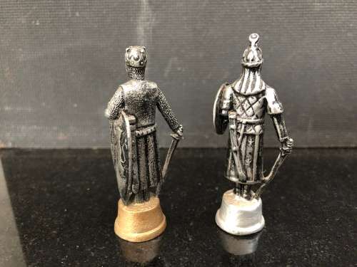 WOW !!! FANTASTIC VINTAGE CAST LEAD CRUSADES THEMED CHESS SET WITH A MATCHING WOODEN CHESS BOARD