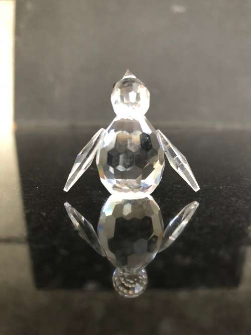 WOW !!! EXQUISITE GENUINE SWAROVSKI CRYSTAL MINI PENGUIN IN THE CONTAINER AND IN NEW CONDITION
