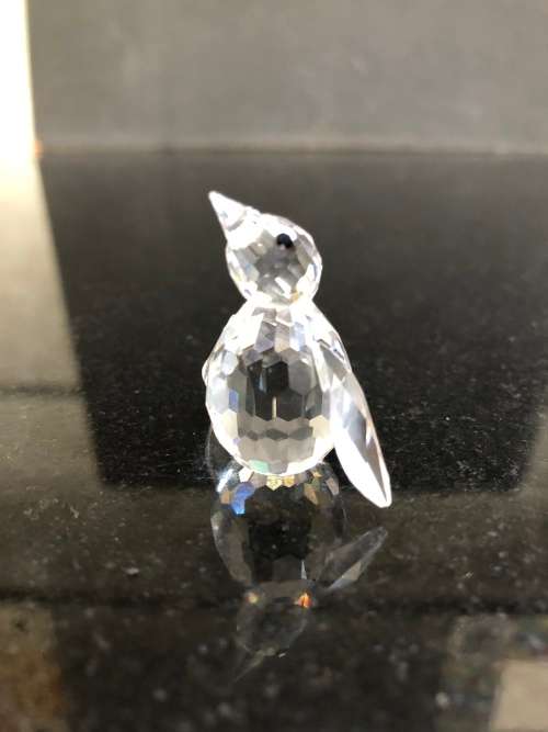 WOW !!! EXQUISITE GENUINE SWAROVSKI CRYSTAL MINI PENGUIN IN THE CONTAINER AND IN NEW CONDITION