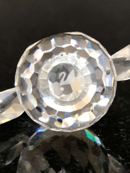 WOW !!! EXQUISITE GENUINE SWAROVSKI CRYSTAL MINI PENGUIN IN THE CONTAINER AND IN NEW CONDITION