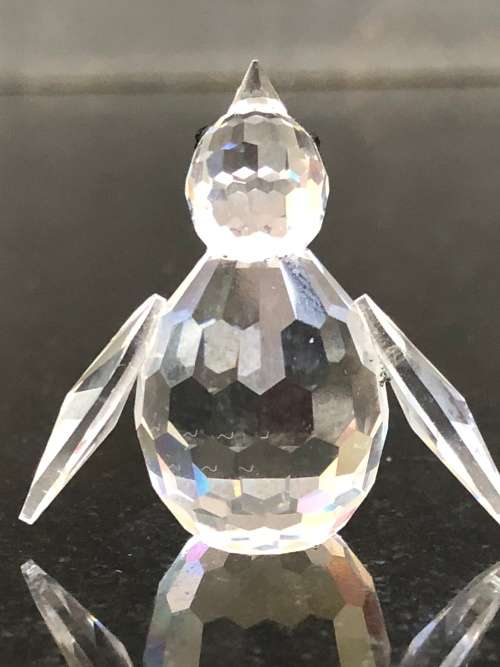 WOW !!! EXQUISITE GENUINE SWAROVSKI CRYSTAL MINI PENGUIN IN THE CONTAINER AND IN NEW CONDITION