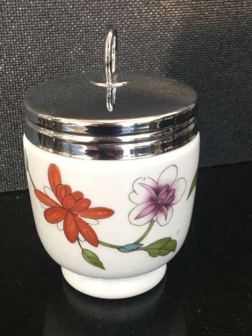 Stunning Vintage Royal Worcester Hand Painted Porcelain Egg Cobbler.