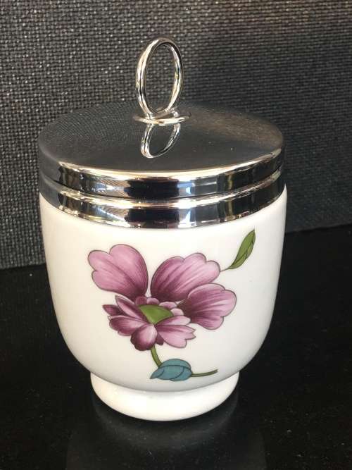 Stunning Vintage Royal Worcester Hand Painted Porcelain Egg Cobbler.