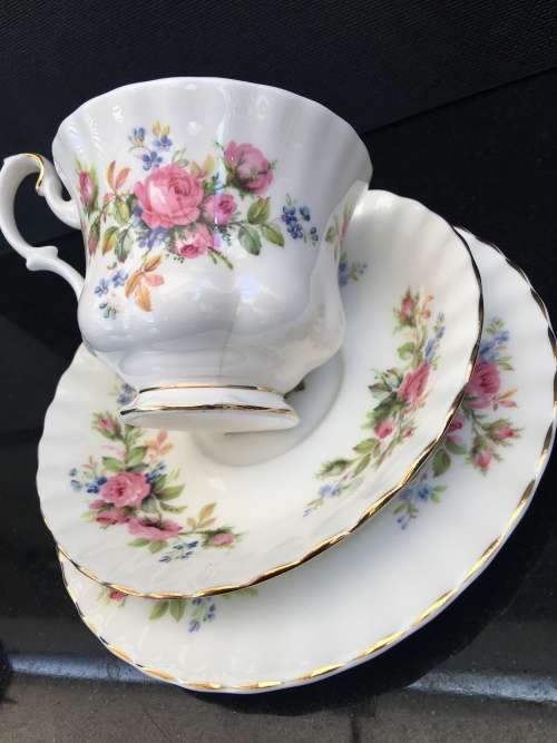 WOW !!! Stunning vintage Royal Albert "Moss Rose" TRIO  With Gold Trimmings, Like new.