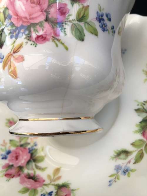 WOW !!! Stunning vintage Royal Albert "Moss Rose" TRIO  With Gold Trimmings, Like new.