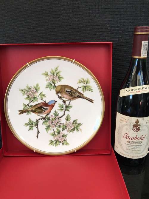 Highly Collectible "Garden Birds" no:4 Chaffinch Display Plate By Spode Fine Bone China England