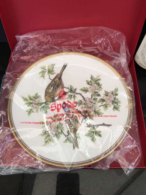 Highly Collectible "Garden Birds" no:4 Chaffinch Display Plate By Spode Fine Bone China England